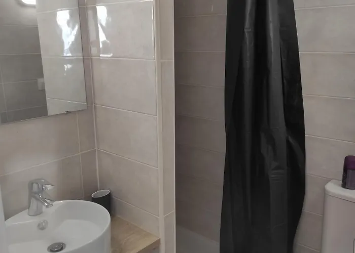 Richelieu Port Position Cosy 2 Adultes Piscine Place De Parking Privative Vue Mont Saint Martin Appartamento Agde